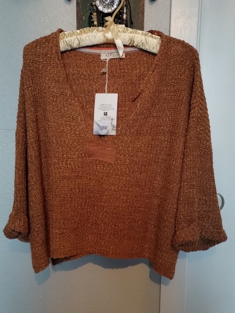 ILLA ILLA Chunky V-Neck Sweater in Rust